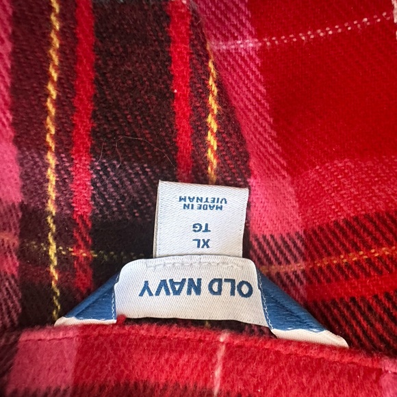 Red and Pink Plaid Poly-wool coat. Size XL. Never worn. - Picture 4 of 4